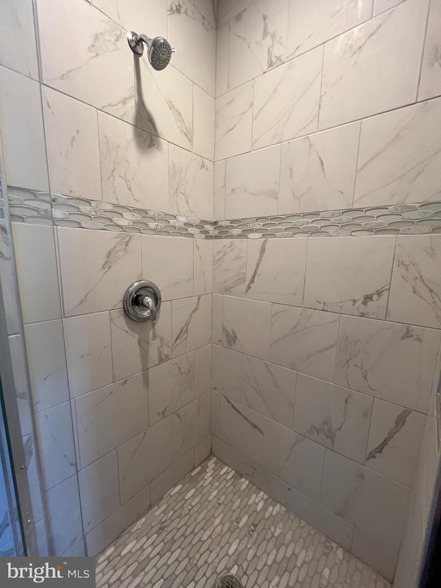 bathroom with a tile shower