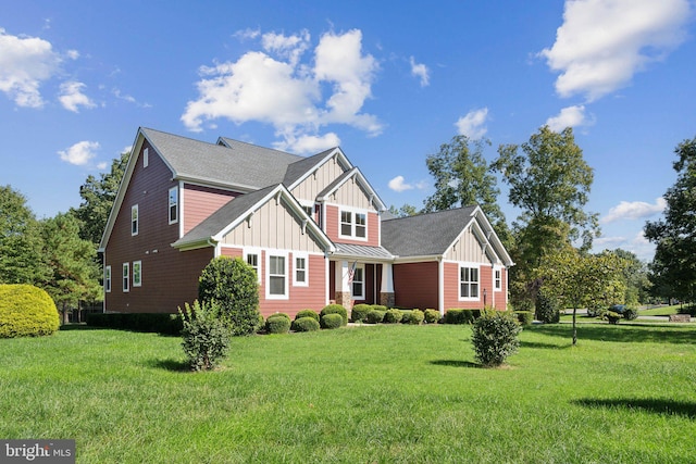 view of front of home featuring a front lawn