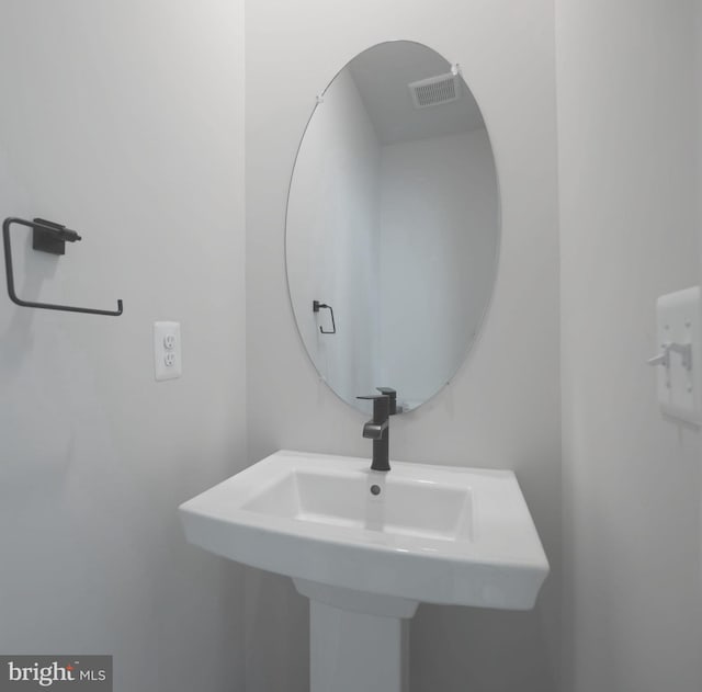 bathroom featuring a sink and visible vents