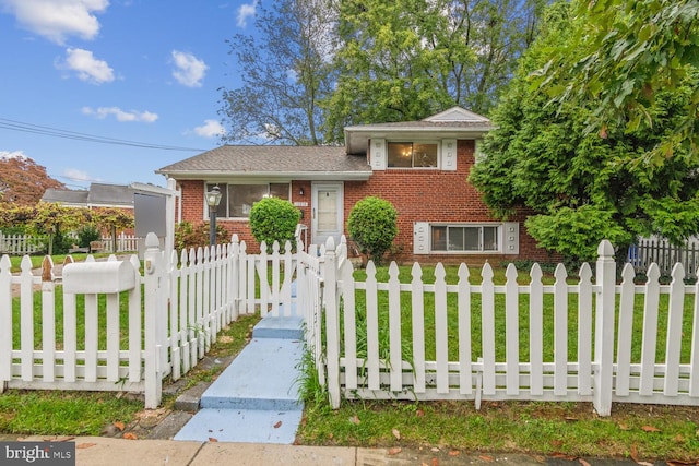 view of front of house with a front yard