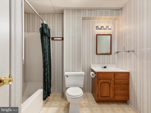 full bathroom with shower / bath combination with curtain, vanity, and toilet