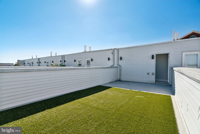 view of yard featuring a patio area