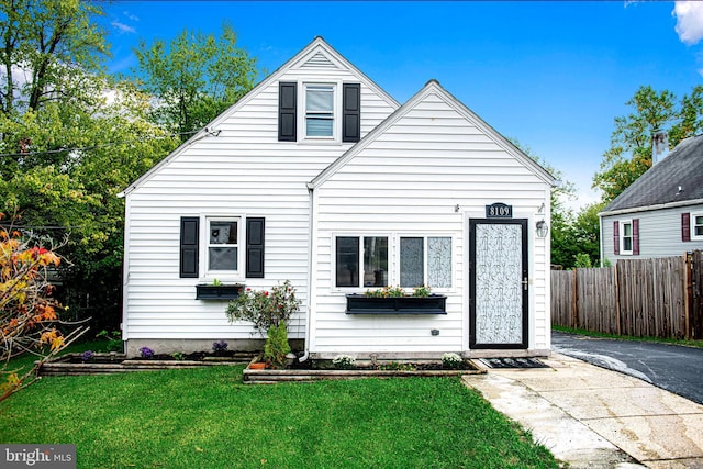 view of front of home with a front lawn