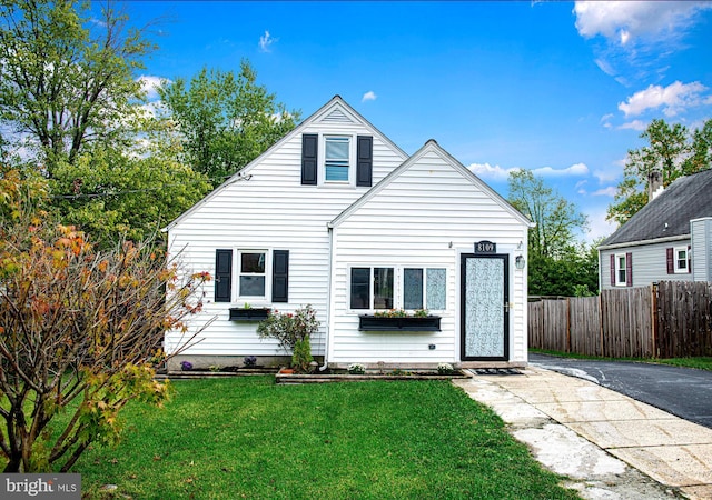 back of house featuring a lawn