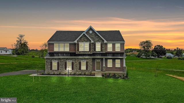 craftsman house featuring a lawn