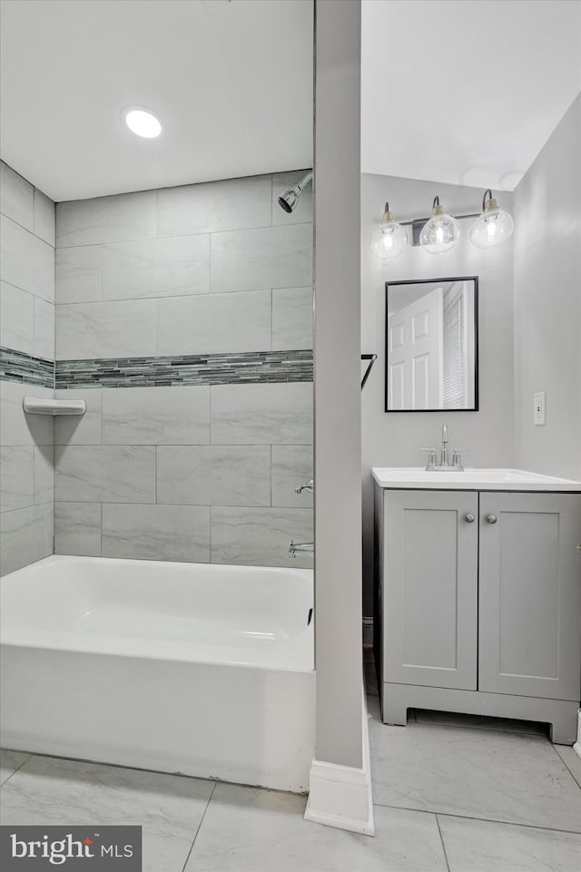 bathroom with vanity and tiled shower / bath