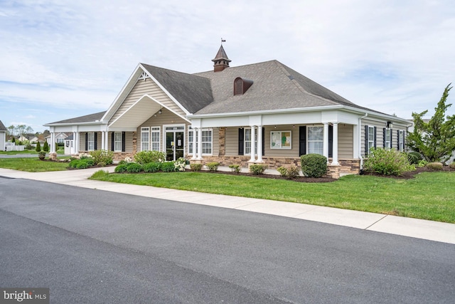 view of front facade featuring a front lawn and covered porch