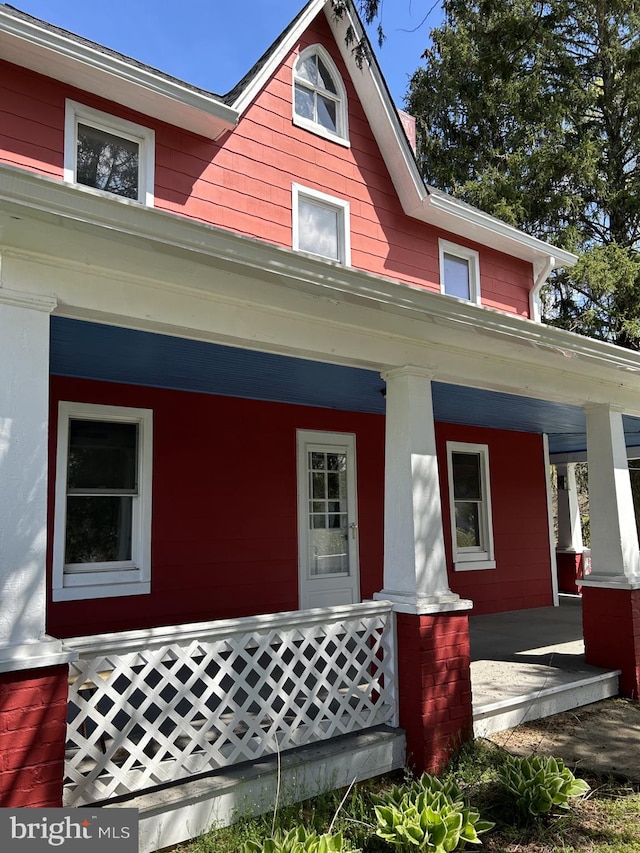 view of front facade featuring a porch