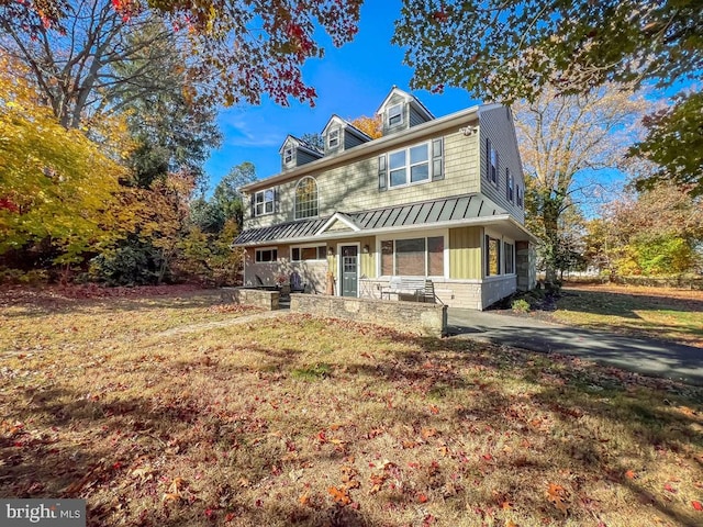 view of front of property with a front yard and covered porch