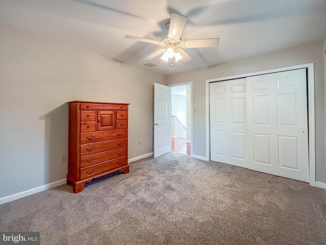 unfurnished bedroom with ceiling fan, carpet flooring, and a closet