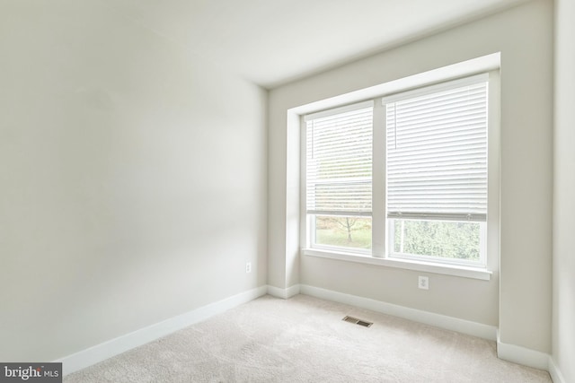 spare room featuring carpet floors