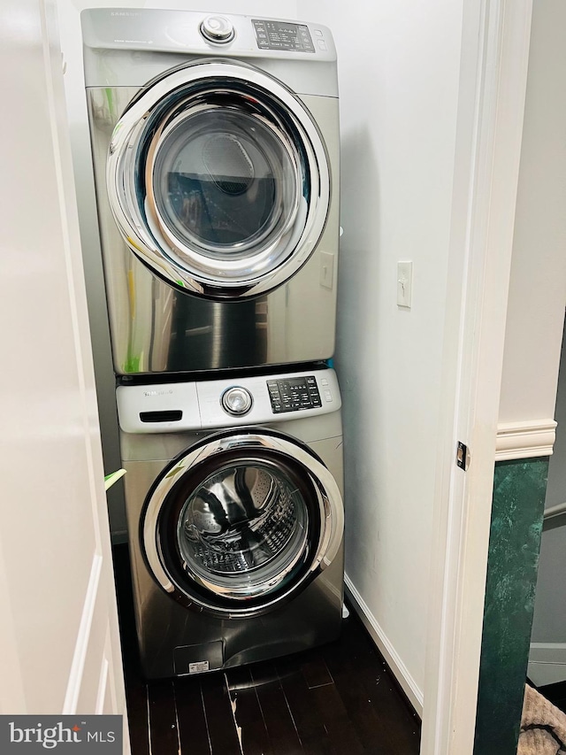 washroom featuring stacked washer / drying machine