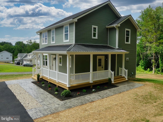 view of front facade featuring a front yard and a porch