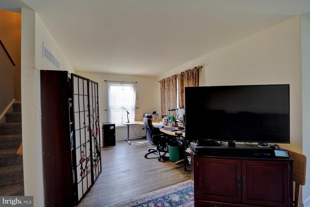 13 Kennison Ln, Dover, DE 19901 - home office featuring visible vents, baseboards, and wood finished floors