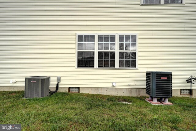 13 Kennison Ln, Dover, DE 19901 - view of side of property featuring crawl space, cooling unit, and a lawn