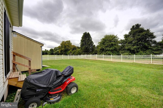 13 Kennison Ln, Dover, DE 19901 - view of yard featuring a fenced backyard