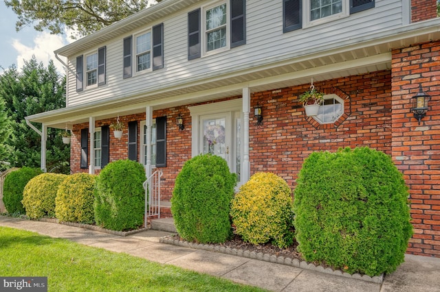 view of front of property featuring covered porch