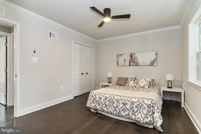 bedroom featuring ornamental molding, a closet, ceiling fan, and dark hardwood / wood-style flooring