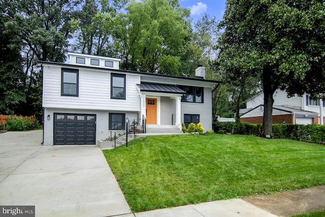 view of front of house featuring a garage and a front yard