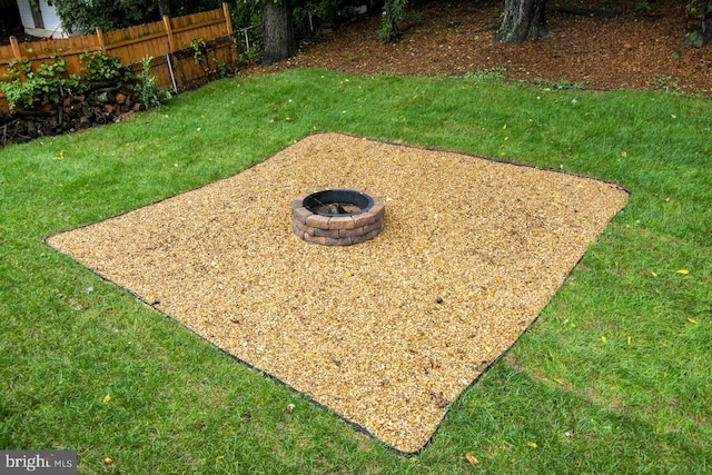 view of yard featuring an outdoor fire pit