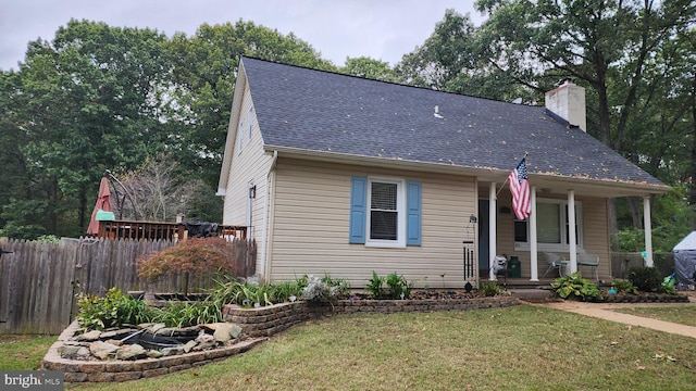 view of front of property with a front lawn