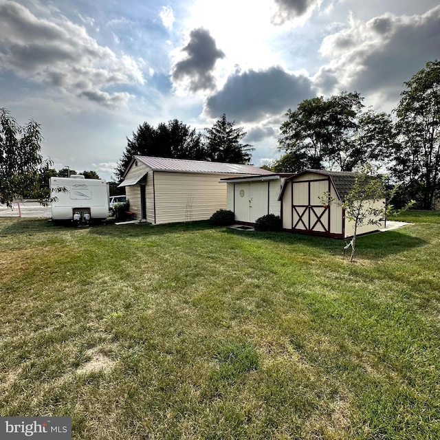 exterior space featuring a storage unit and a yard