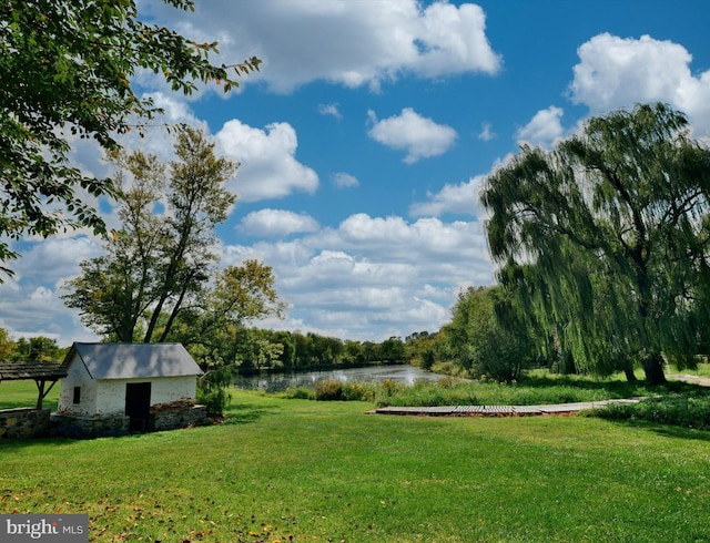 view of yard featuring a water view