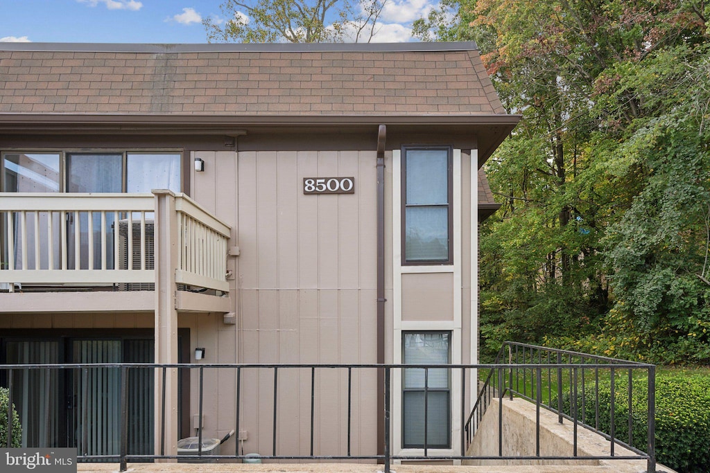 exterior space featuring a balcony