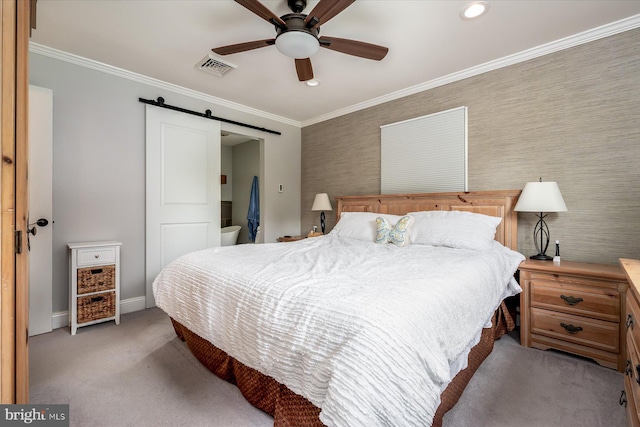 bedroom featuring light carpet, ornamental molding, a barn door, and ceiling fan