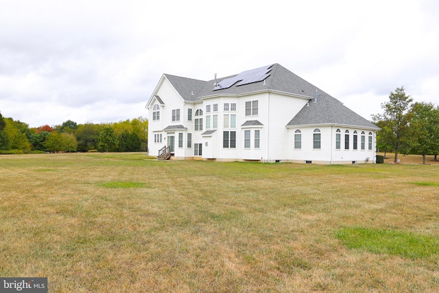 view of front of home featuring a front lawn