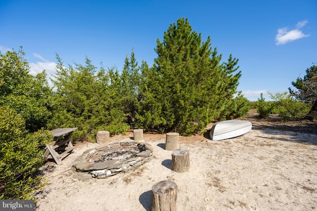 view of yard featuring an outdoor fire pit