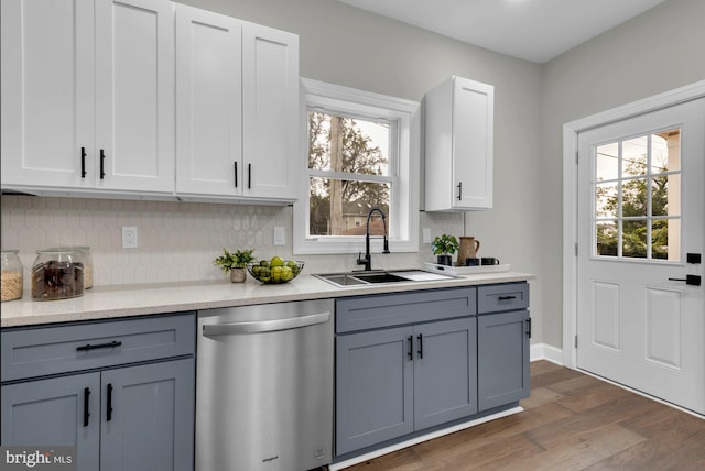 kitchen with gray cabinetry, sink, dark wood-type flooring, and stainless steel dishwasher