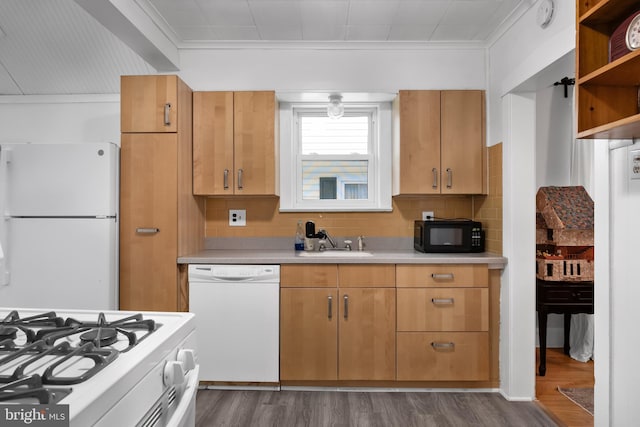 kitchen with decorative backsplash, white appliances, dark hardwood / wood-style flooring, crown molding, and sink