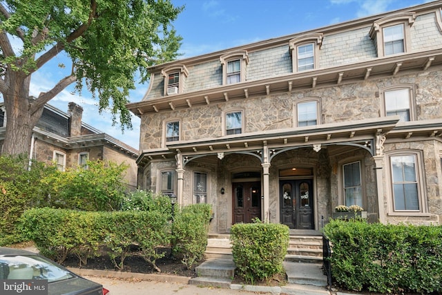 view of front of property featuring covered porch