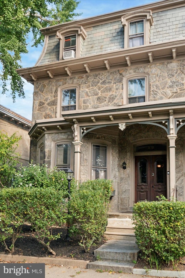 view of front facade