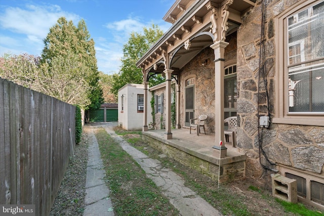 view of yard featuring a patio area