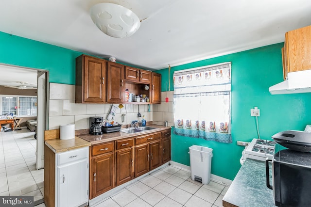 kitchen with backsplash, ceiling fan, extractor fan, and sink