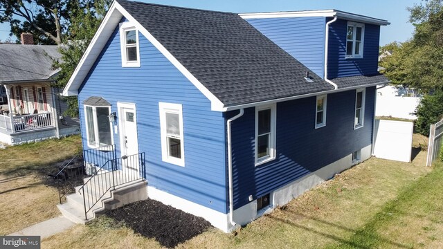 exterior space featuring a front yard