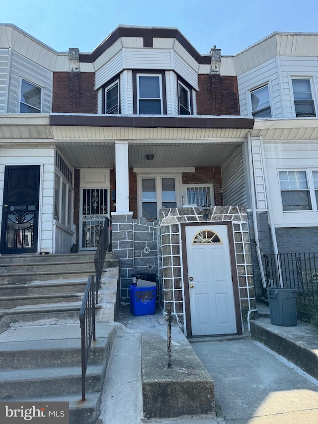 entrance to property featuring covered porch