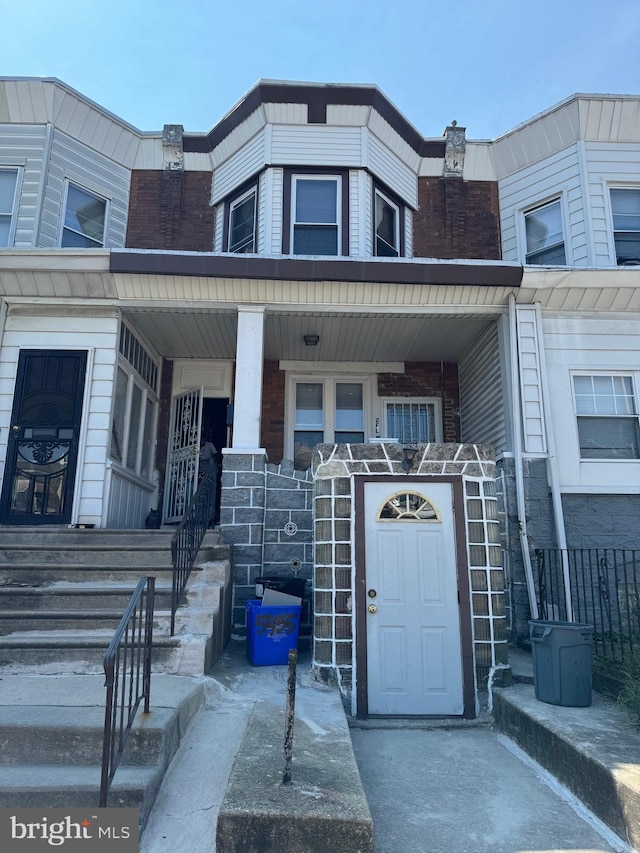 view of front of property featuring covered porch