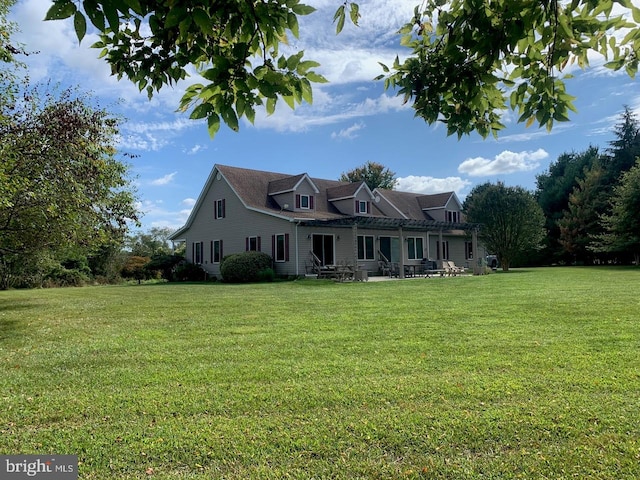 back of house featuring a lawn