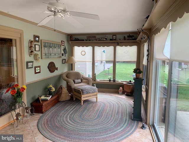 sunroom with ceiling fan