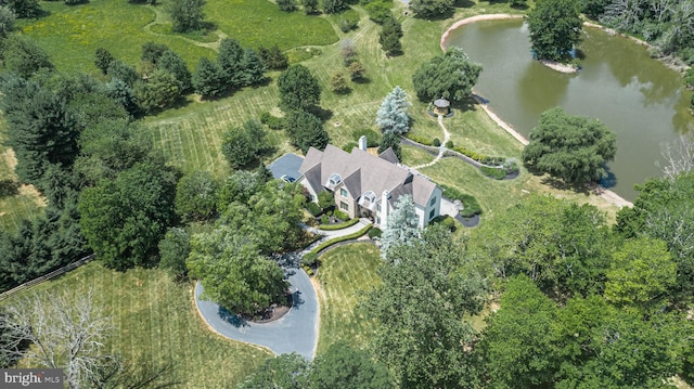 bird's eye view with a water view