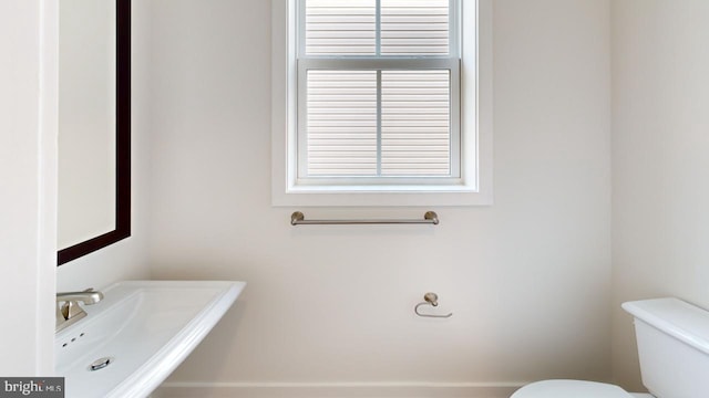 bathroom featuring sink and toilet