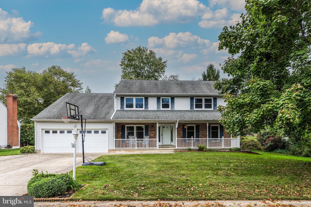 view of front of house featuring a porch and a front yard