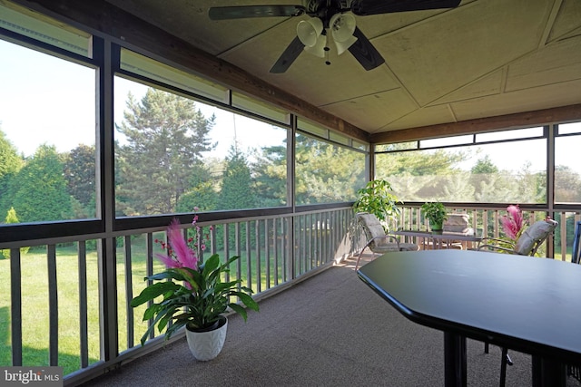 sunroom featuring ceiling fan