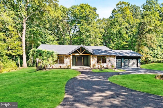 view of front of house featuring a front lawn and a garage