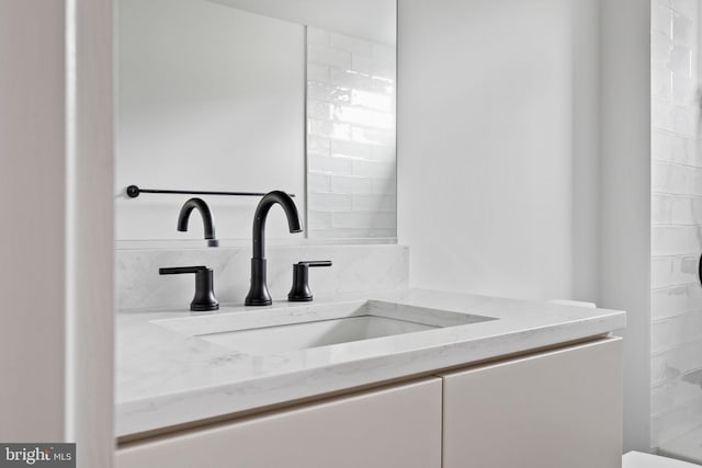 706 Latona St Unit F, Philadelphia, PA 19147 - bathroom featuring vanity and backsplash