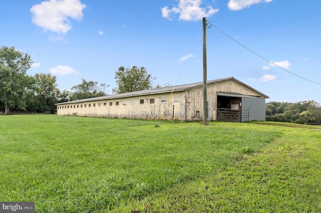 exterior space with a yard