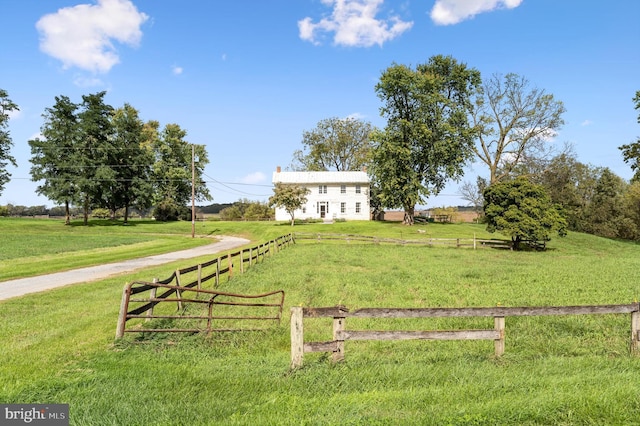 view of yard featuring a rural view